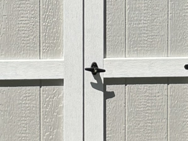 T handle for shed